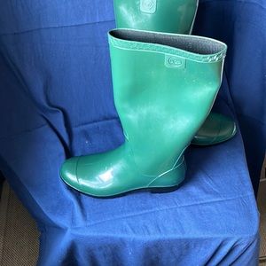 Ugg raining boots size 8 pre owned, used    once in good condition  no box